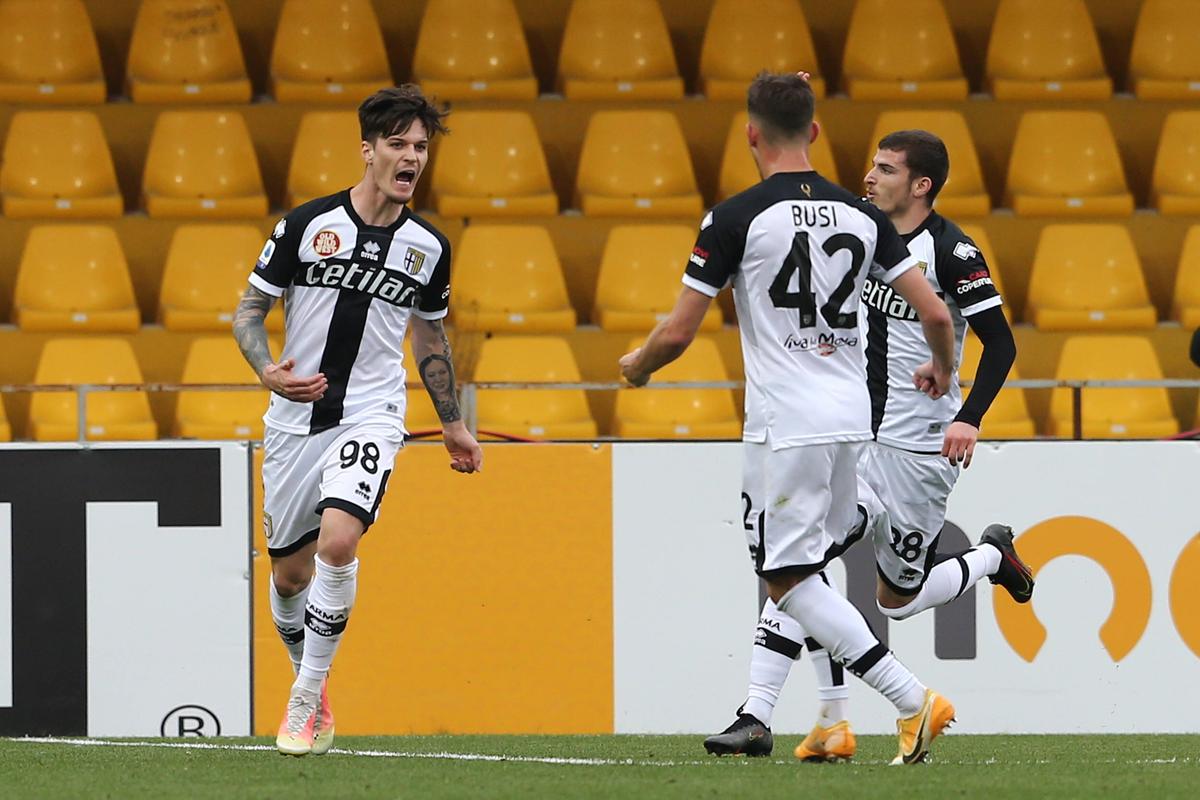 Benevento - Parma 2-2 » Dennis Man, primul gol în Serie A, după o execuție spectaculoasă! Mihăilă a intrat pe teren în minutul 77