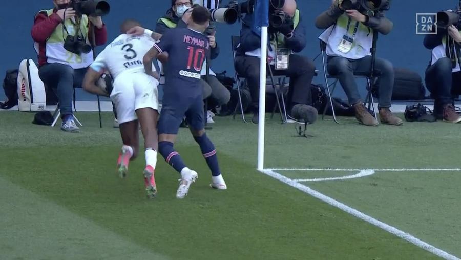 PSG a pierdut cu Lille și riscă să rateze titlul » Neymar a sărit la bătaie și a fost oprit cu greu!