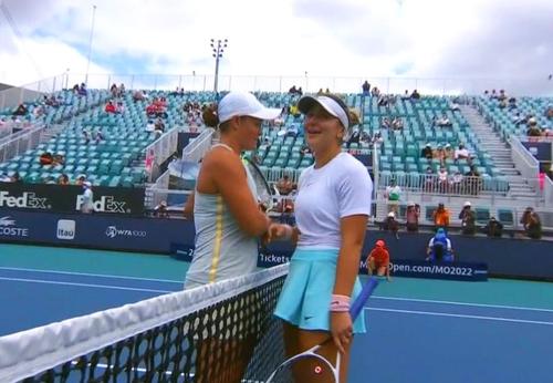 Ashleigh Barty (24 de ani, 1 WTA) este câștigătoarea turneului Premier Mandatory de la Miami! Bianca Andreescu (20 de ani, 9 WTA) s-a retras în setul secund, la scorul de 3-6, 0-4, din cauza unor probleme medicale.