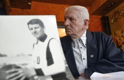 Remus Câmpeanu, legenda lui U Cluj, a murit la vârsta de 82 de ani » Fotbalul a fost marea lui bucurie: „Am trăit pentru U, am fost și copil de mingi, nu miliardar, om de omenie”