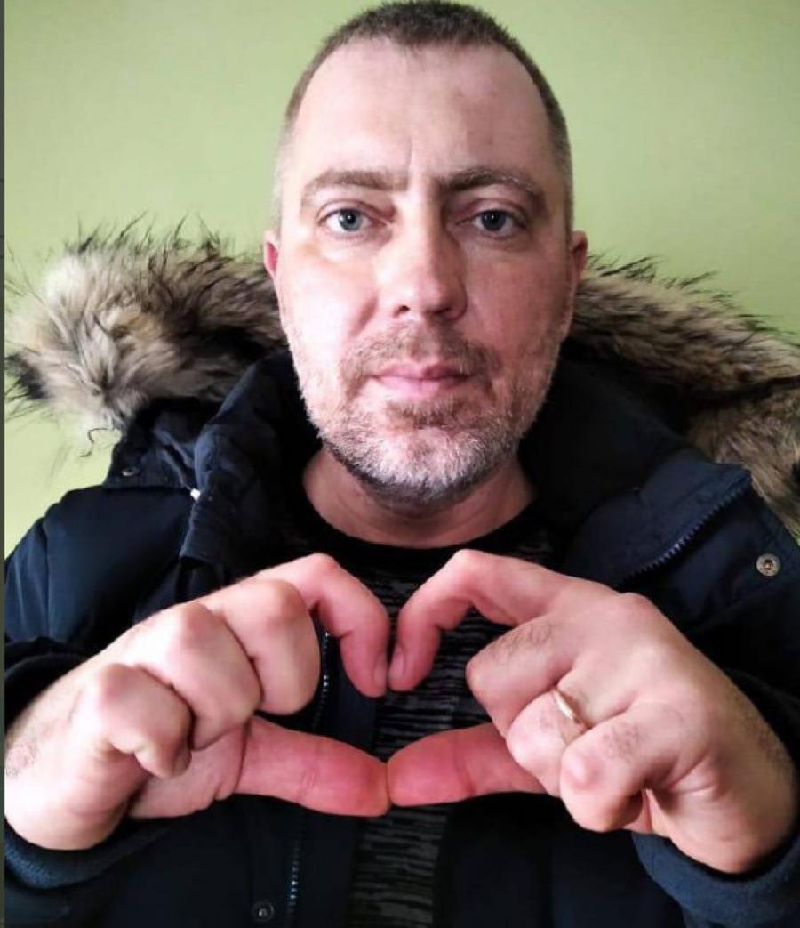 Jurnalistul Oleg Baturin a fost prizonierul rușilor timp de opt zile / Sursă foto: Twitter@ Ukraine Reporters Război în Ucraina, ziua 39 » Confesiunea terifiantă a jurnalistului răpit de ruși, bătut și legat de calorifer: „M-au torturat, au amenințat că mă mutilează”