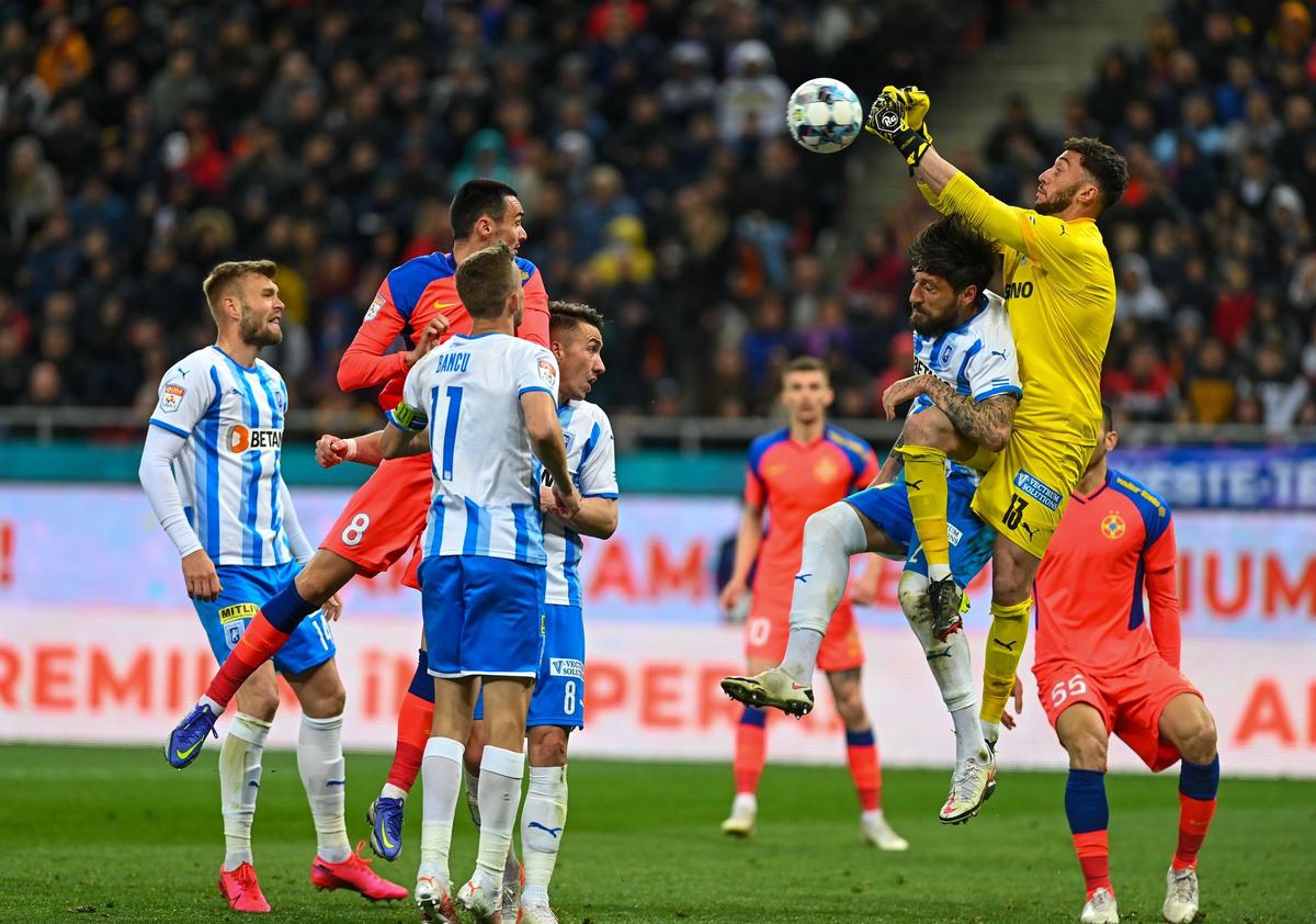 „Nu-mi place!” » Un titular de la FCSB, contestat în direct: „La noi vin doar jucători luați de pe internet!”