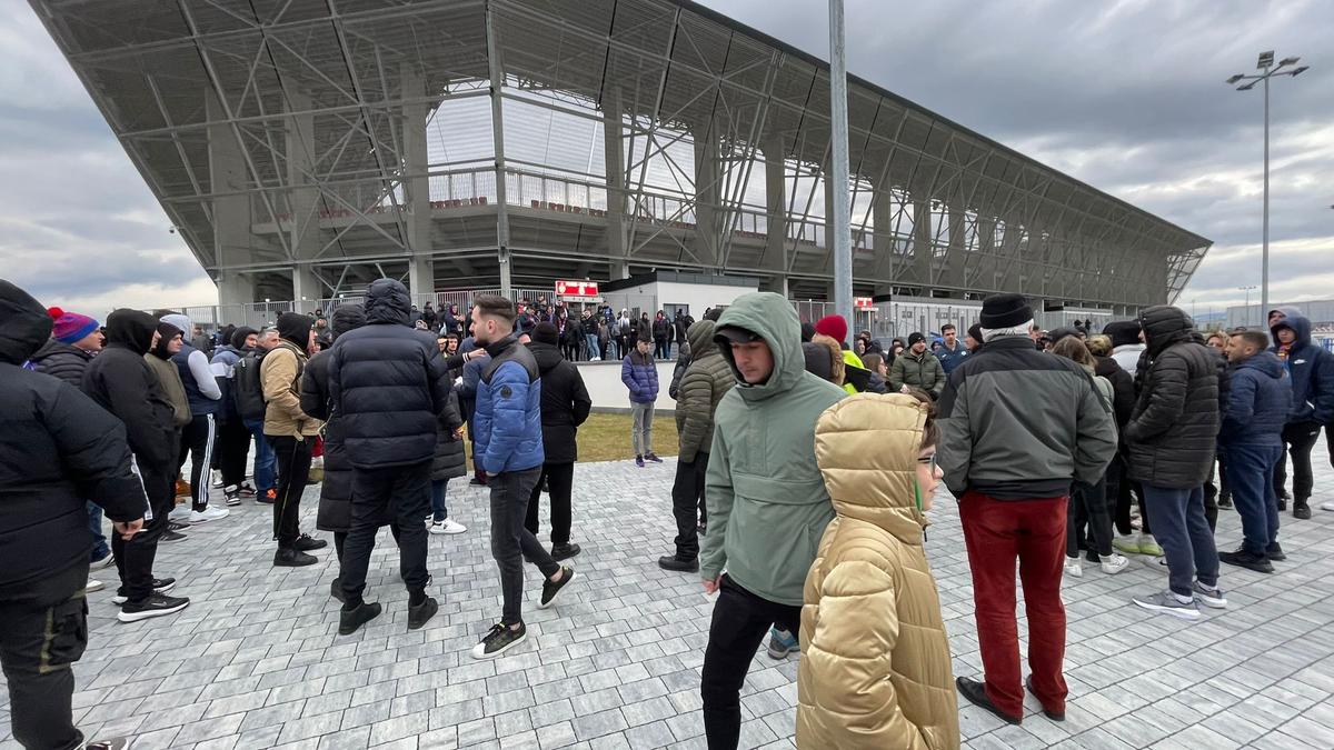 Ce urmărea Mihai Stoica pe tabletă, cu o oră înainte de Sepsi - FCSB + galeria venită de la București, descălțată la intrarea pe stadion