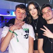 Maria Popescu împreună cu Nicolas și Ianis Hagi. Foto: Instagram