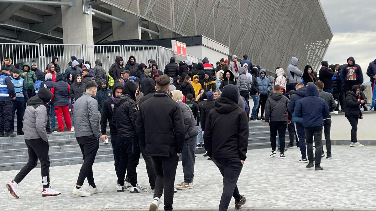 Ce urmărea Mihai Stoica pe tabletă, cu o oră înainte de Sepsi - FCSB + galeria venită de la București, descălțată la intrarea pe stadion