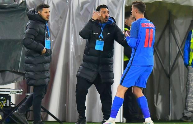 Debutul lui Charalambous, comentat într-o notă ironică: „Să nu îl supere pe Gigi ce am văzut în minutul 35!” / „Ori e antrenor, ori nu știe unde a venit”
