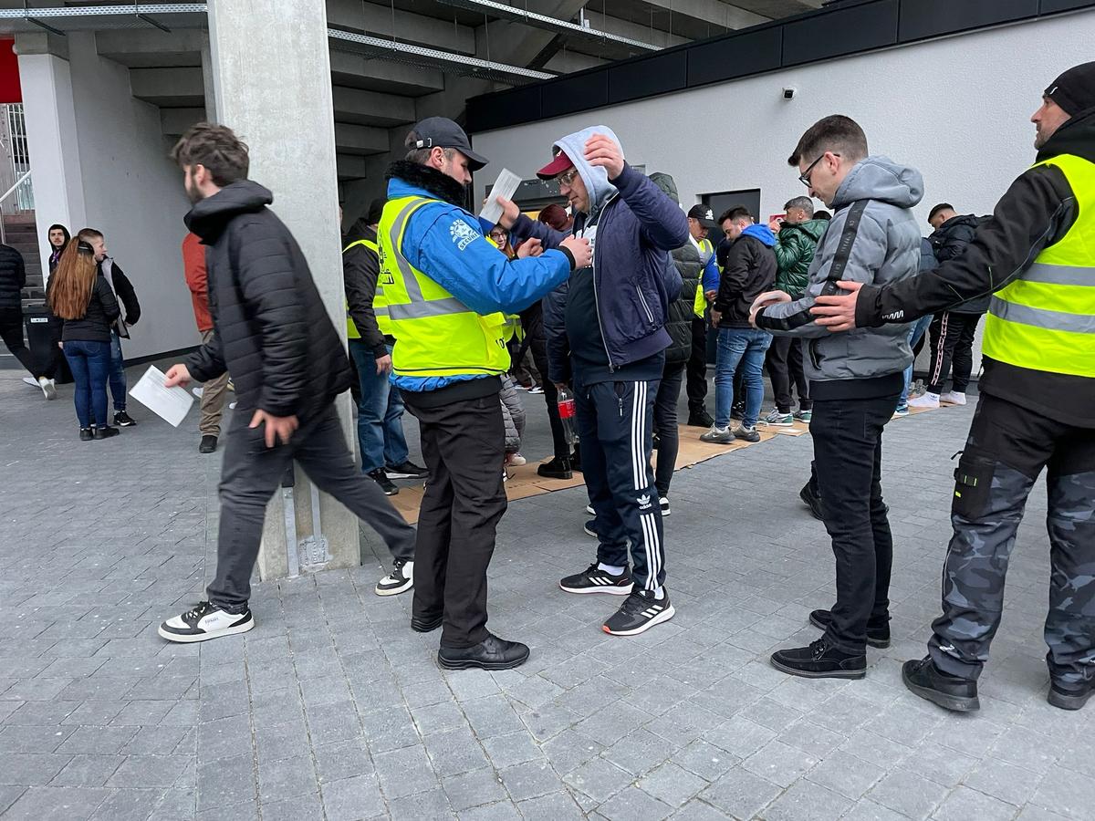 Ce urmărea Mihai Stoica pe tabletă, cu o oră înainte de Sepsi - FCSB + galeria venită de la București, descălțată la intrarea pe stadion