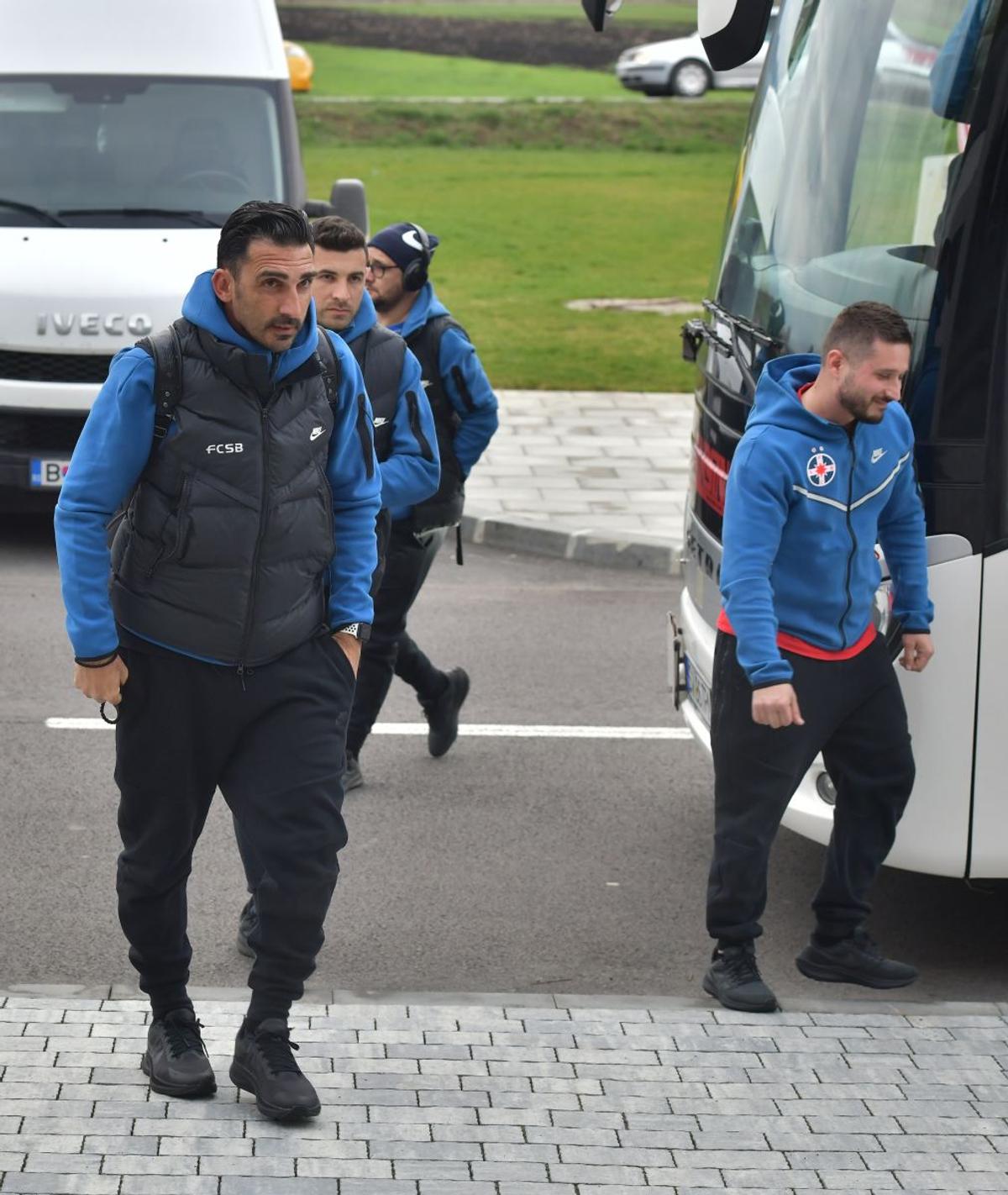 Ce urmărea Mihai Stoica pe tabletă, cu o oră înainte de Sepsi - FCSB + galeria venită de la București, descălțată la intrarea pe stadion