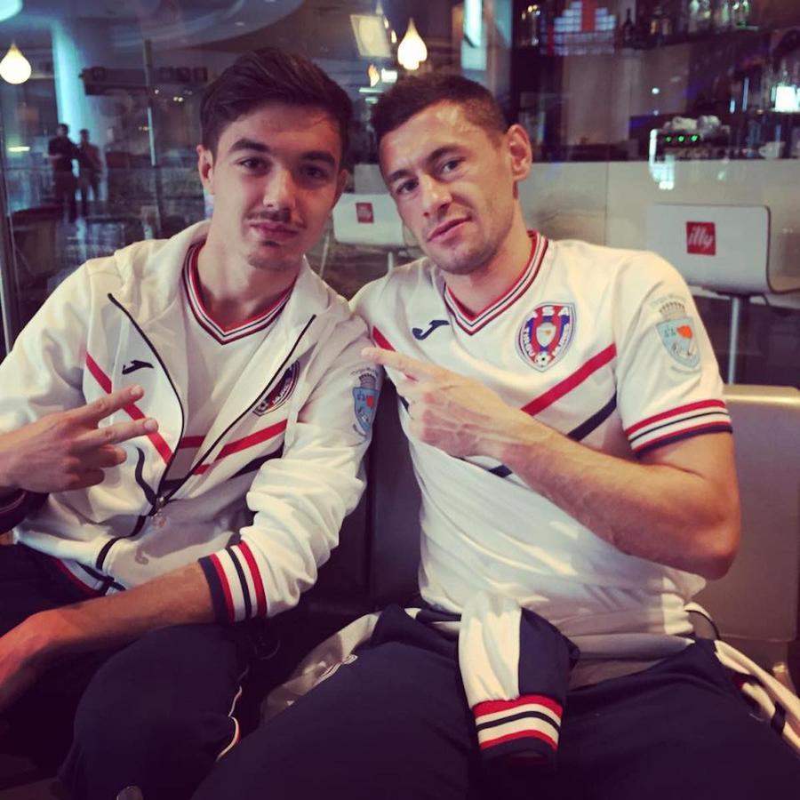 Candrea și Laszlo Sepsi, colegi la ASA Fotbalistul din Liga 1 retras la 25 de ani pentru a se face terapeut spiritual: „Nu-mi mai plăcea fotbalul. Vomitam zilnic, ajunsesem să mă gândesc cum ar fi să nu mai trăiesc”