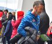 Cu o oră și jumătate înaintea disputei dintre Sepsi și FCSB, Mihai Stoica a fost surprins urmărind pe tabletă duelul din play-out dintre CS Mioveni și Chindia, încheiat 1-1.