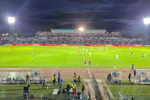 Imagine surprinsă de Ovidiu Ioanițoaia, prezent la duelul dintre Corvinul Hunedoara și CFR Cluj