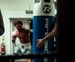 Noua senzație a boxului mondial » Își face KO adversarii în pași de dans și are o poveste de viață impresionantă: dat afară de la școală, prânz în toalete și un moment dureros