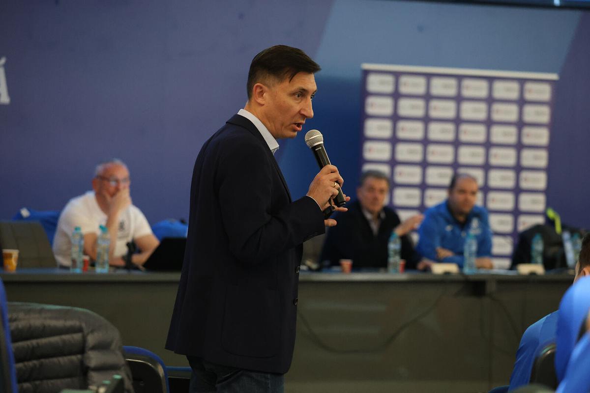 Imaginea care spune totul despre arbitrajul din România! » Dacă nici ei nu știu, noi ce să înțelegem?