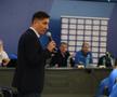 Pregătire pe simulatorul VAR pentru arbitrii din Superligă. FOTO: frf.ro