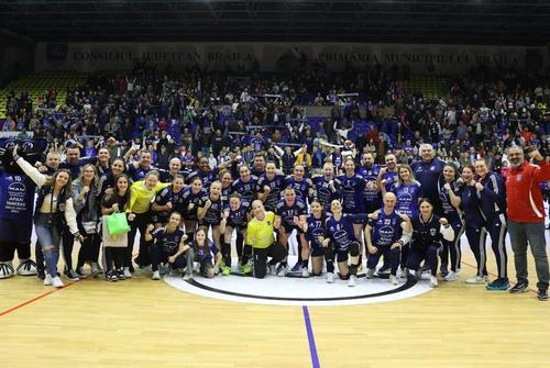 Dunărea Brăila a învins-o clar pe Gloria Bistrița, scor 35-26, în runda cu numărul 21 din prima ligă de handbal feminin a României.