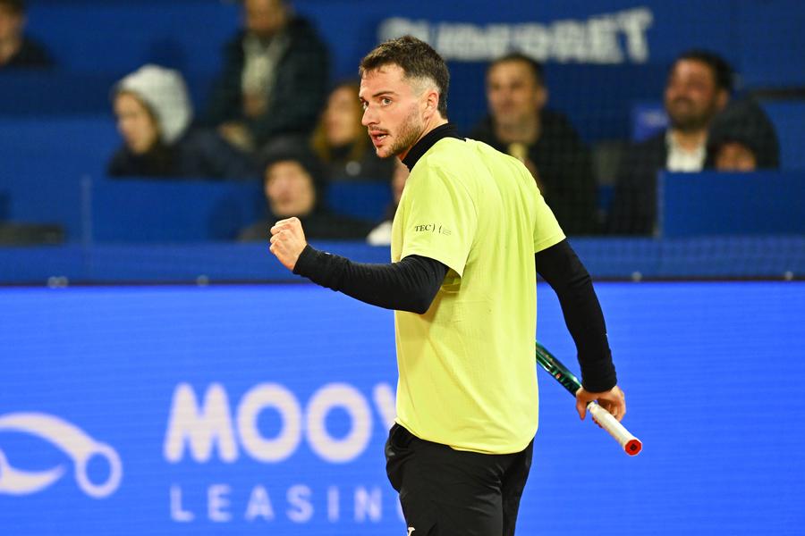 Pedro Martinez a simțit frigul de la București FOTO Raed Krishan/Țiriac Open Sferturi de finală fără Stan Wawrinka la Țiriac Open » Elvețianul a fost eliminat de Pedro Martinez + programul de vineri
