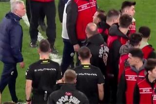 Jose Mourinho riscă o suspendare drastică după ce și-a tras de nas omologul » Și Okan Buruk ar putea fi pedepsit!