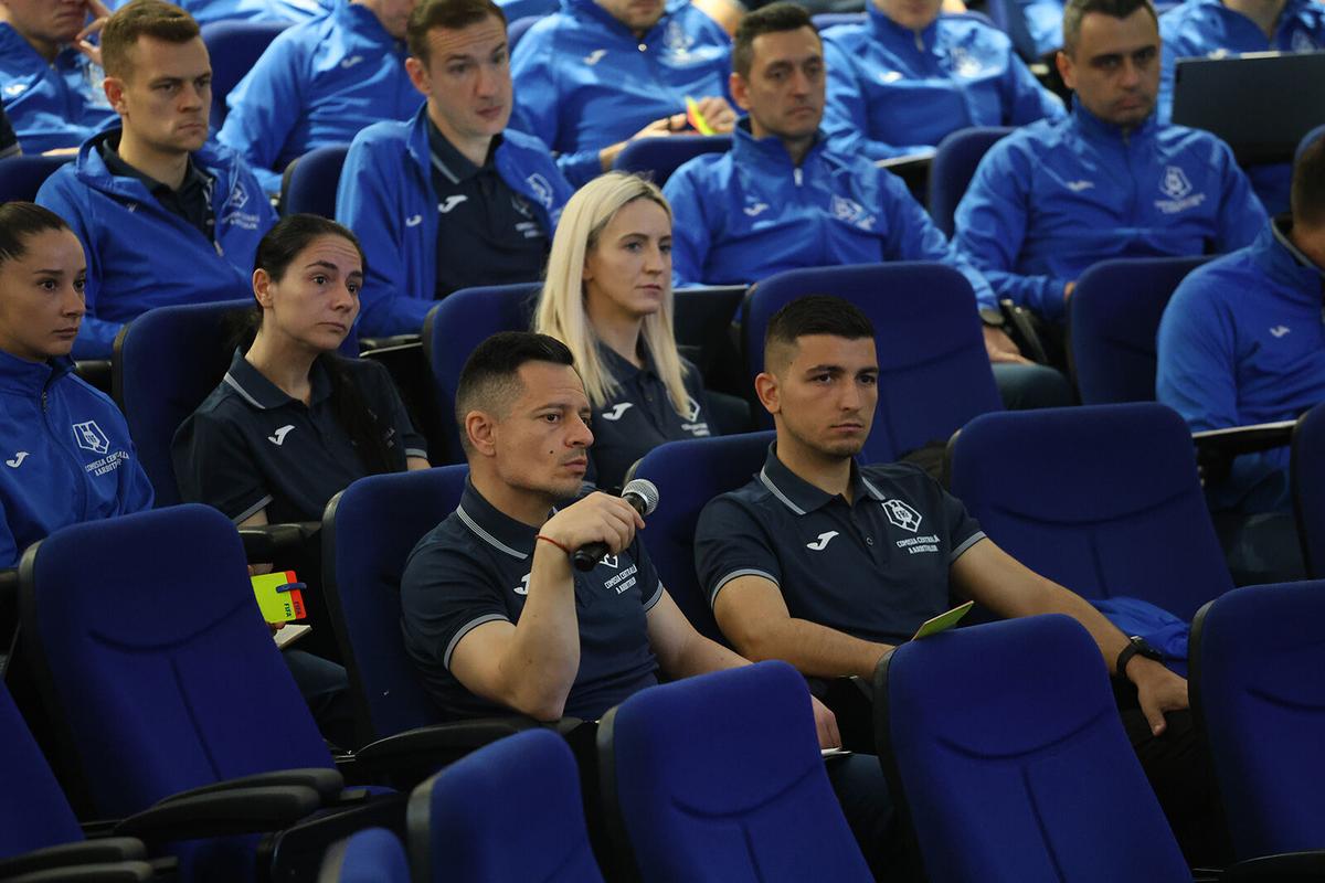 Pregătire pe simulatorul VAR pentru arbitrii din Superligă
