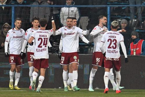 Foștii fotbaliști Basarab Panduru (54 de ani) și Ovidiu Herea (40) au remarcat forma bună pe care o traversează Alex Dobre (26), aripa dreaptă de la Rapid.