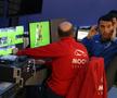 Pregătire pe simulatorul VAR pentru arbitrii din Superligă. FOTO: frf.ro