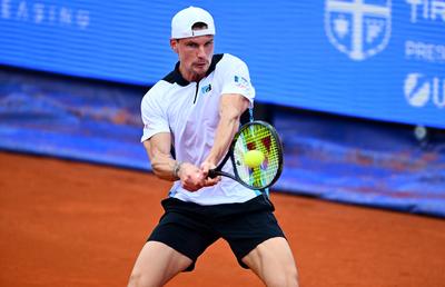 Marton Fucsovics s-a calificat în sferturi de finală la Țiriac Open trecând peste crampele care l-au făcut să se întindă pe prelată: „A fost ceva extrem”