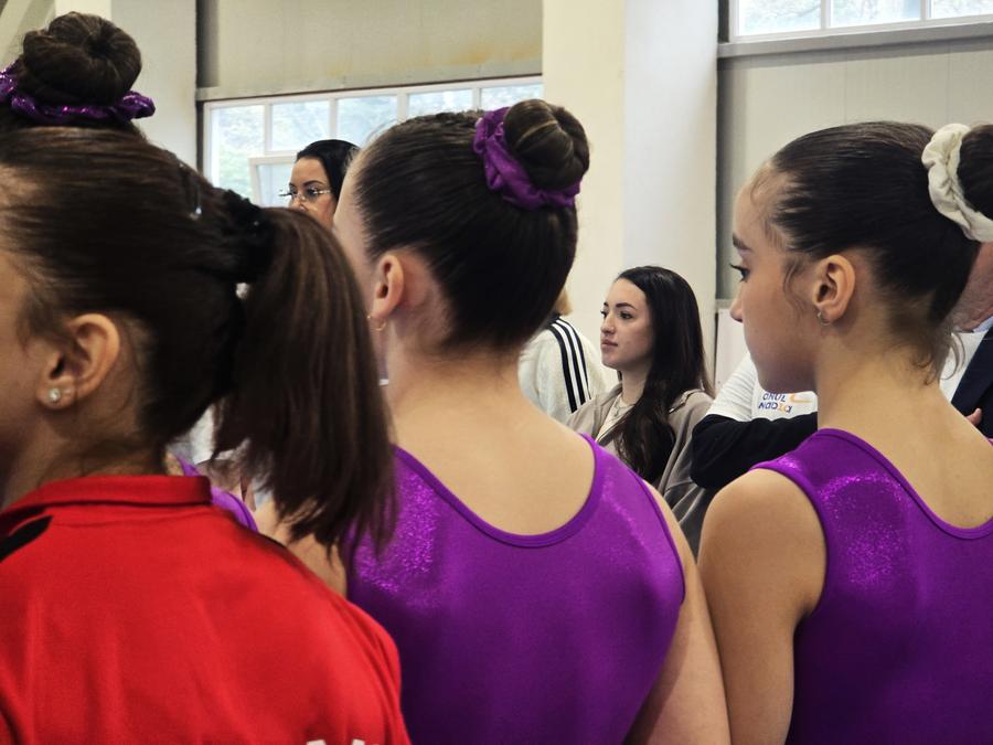 Larisa Iordache Medaliații României la gimnastică le-au vorbit elevilor despre noțiunile de bază ale acestui sport » Cum văd starea actuală a gimnasticii de performanță
