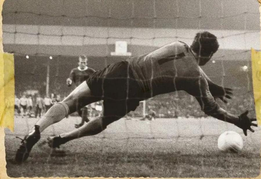 Ian McKechnie (Hull City) a fost primul portar care a apărat o lovitură de departajare / Foto: Hull City Olanda și Germania, OUT de la Mondial, dar cine știe adevărul crud despre cum a ajuns fotbalul la loviturile de departajare?