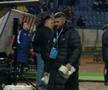 Fanii lui FC Botoșani au aruncat cu hârtie igienică în Rădoi / FOTO: Captură TV @Digi Sport 1