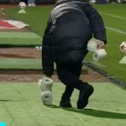 Fanii lui FC Botoșani au aruncat cu hârtie igienică în Rădoi / FOTO: Captură TV @Digi Sport 1