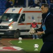 Fanii lui FC Botoșani au aruncat cu hârtie igienică în Rădoi / FOTO: Captură TV @Digi Sport 1