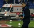 Fanii lui FC Botoșani au aruncat cu hârtie igienică în Rădoi / FOTO: Captură TV @Digi Sport 1