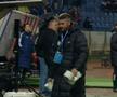 Fanii lui FC Botoșani au aruncat cu hârtie igienică în Rădoi / FOTO: Captură TV @Digi Sport 1