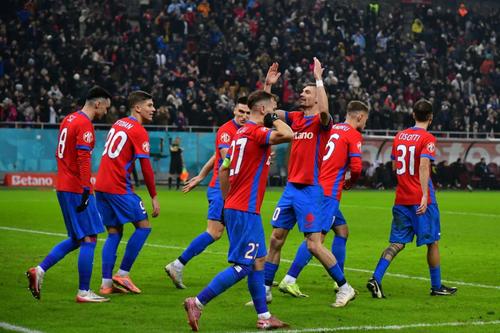 Șut, Alex Stoian, Graovac, Olaru, Florin Tănase, Lixandru și Cisotti în FCSB - Rapid, etapa #21 // foto: Cristi Preda (GSP)