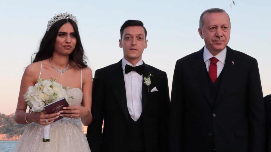 Erdogan a fost prezent la nunta lui Ozil Cum arată viața lui Mesut Ozil după retragerea din fotbal » De ce nu mai vorbește cu tatăl lui