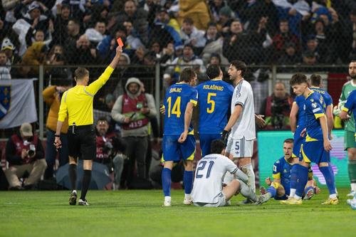 Alessandro Bastoni (numărul 21), eliminat în meciul decisiv împotriva Bosniei / Imago Images