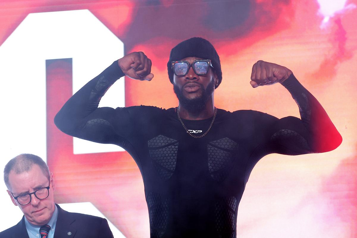 Derek Chisora și Deontay Wilder la proba cântarului