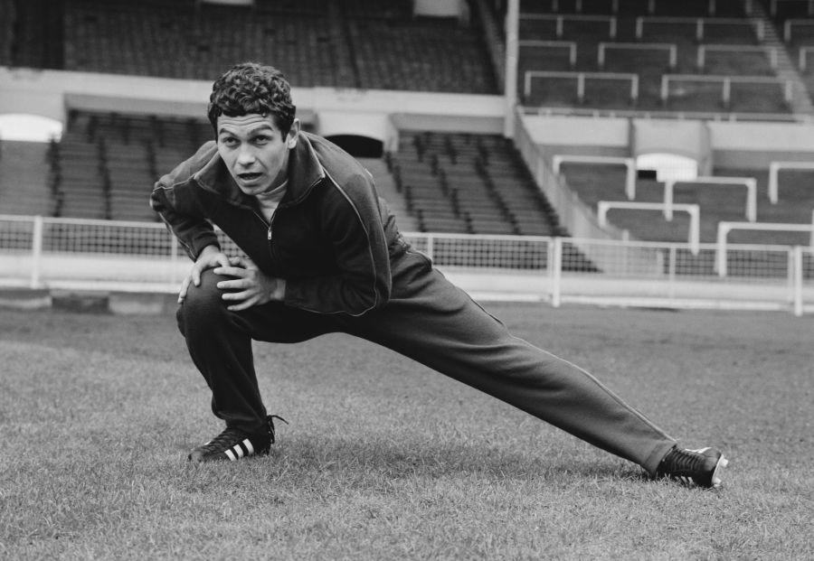 Mircea Lucescu, Wembley, 1969, foto: Guliver/gettyimgaes Mircea Lucescu, despre „plăcerea extraordinară de a ne contrazice” la un secol de Gazeta Sporturilor: „Am fost urecheat, pus la colț, pedepsit! Doar pentru că stăteam cu ziarul pe bancă”