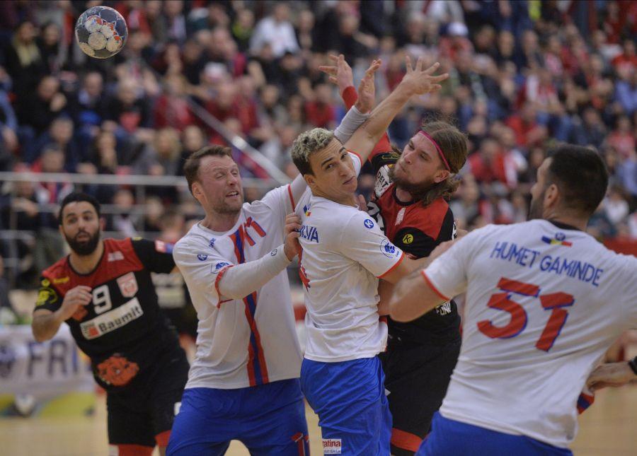 Fază de joc de la ultimul meci Dinamo-Steaua FOTO Cristi Preda Luni, ședință furtunoasă în handbalul românesc! 3 întrebări cheie ridicate de GSP