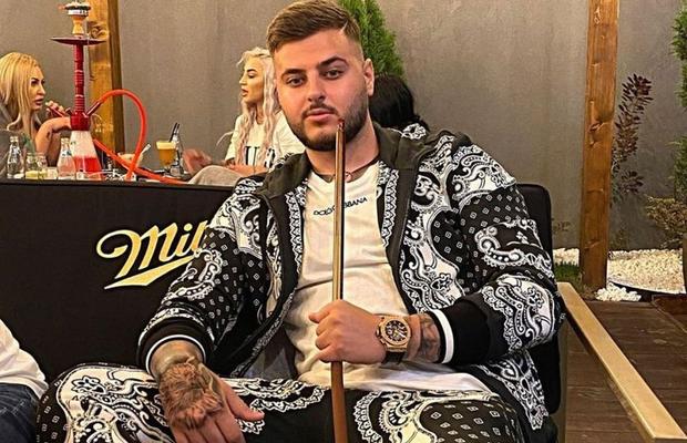 Mititelu Jr. a comandat cea mai scumpă șampanie, cu imnul Ligii Campionilor pe fundal: „Cum poți să le pretinzi fotbaliștilor să rămână concentrați pentru ultimele etape când tu faci asta?!”