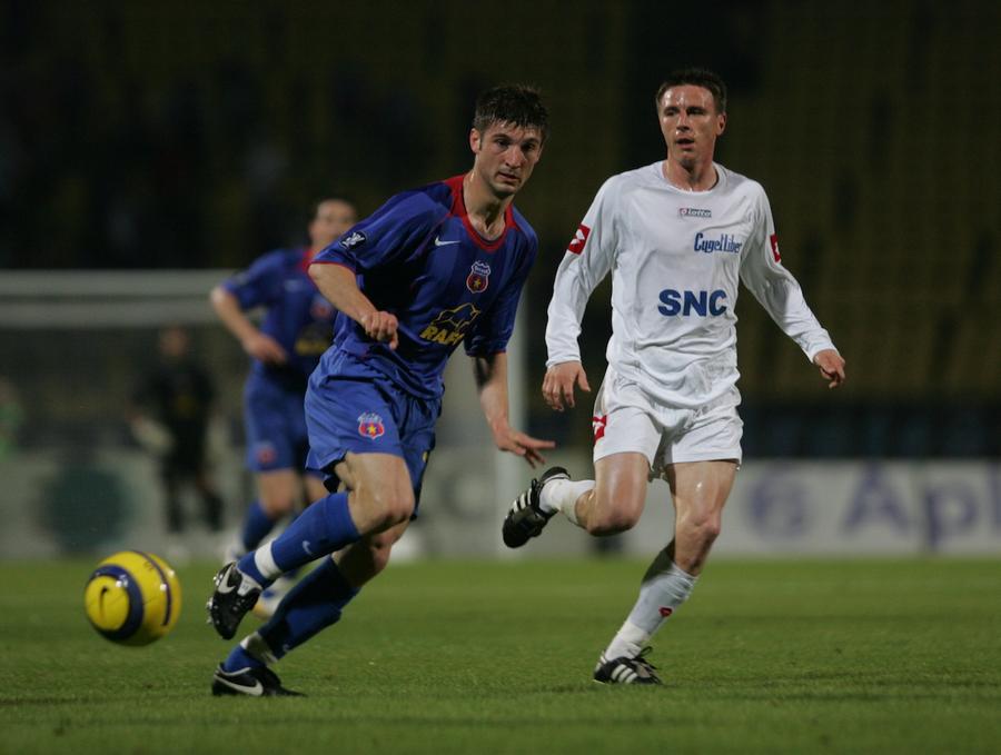 Andrei Cristea, urmărit de Senin, într-un meci Steaua - Farul Fapt real: fost internațional de tineret al României, vândut la schimb pentru șifoniere! „Au refuzat să mă dea la Rapidul lui Mircea Lucescu, dar m-au vândut pentru mobilă în Liga III”