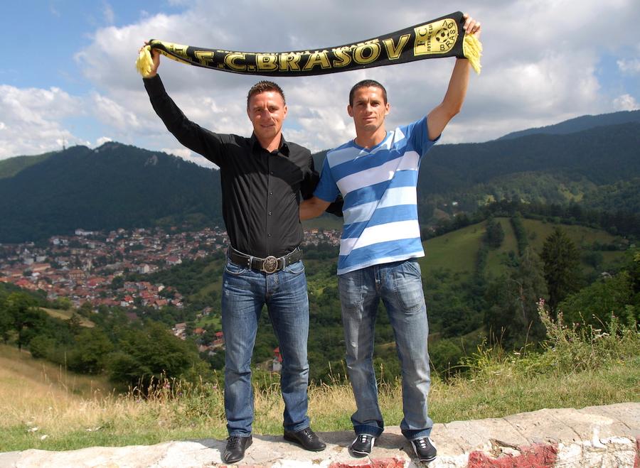 Senin și Hadnagy, prezentați la Brașov Fapt real: fost internațional de tineret al României, vândut la schimb pentru șifoniere! „Au refuzat să mă dea la Rapidul lui Mircea Lucescu, dar m-au vândut pentru mobilă în Liga III”