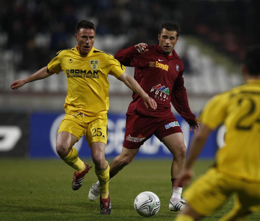 Senin, în duel cu Jose Manuel de la CFR Fapt real: fost internațional de tineret al României, vândut la schimb pentru șifoniere! „Au refuzat să mă dea la Rapidul lui Mircea Lucescu, dar m-au vândut pentru mobilă în Liga III”