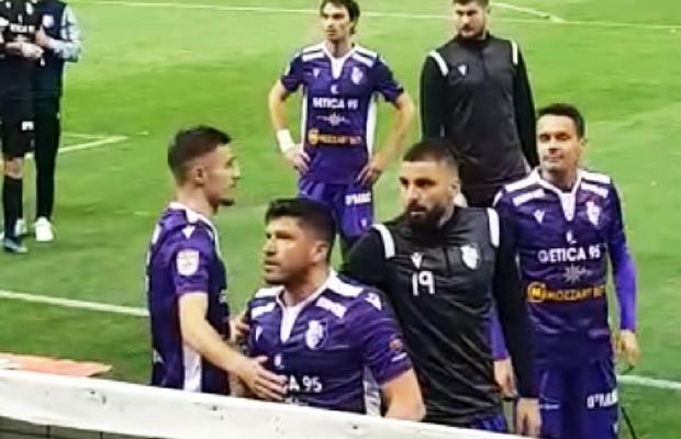 Ce nu s-a văzut la TV: scandal după FCSB - FC Argeș! » „Dodel” Tănase, oprit cu greu în fața peluzei: „Când i-am reproșat asta, ne-a înjurat!”