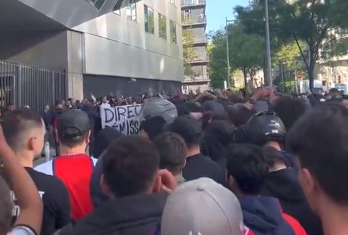 Suporterii lui PSG au reacționat dur după ultimele evenimente cu Lionel Messi în prim-plan.