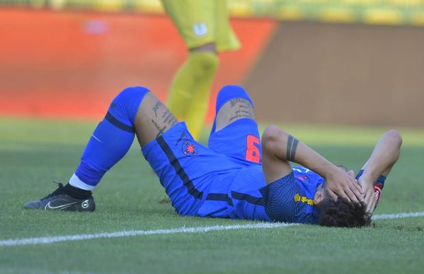 Mai rămâne cineva? » Cei 7 fotbaliști așteptați de FCSB în vară au dat chix