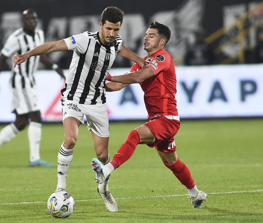 Mai rămâne cineva? » Cei 7 fotbaliști așteptați de FCSB în vară au dat chix