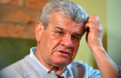 Cu tatăl condamnat pe viață, Iuliu Hajnal a scris istorie în Liga 1! » Acum are 2.300 lei pensie și îi bate obrazul lui Boloni: „Loți, puteam să punem și noi doi chiloți și-un ciorap ca să câștigăm un ban cinstit!”