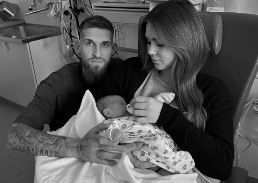 O familie fericită pe toate planurile / Foto: Instagram Soția l-a rugat să nu joace, fiindcă are o presimțire rea, dar el a marcat în poarta Romei! Așa că a schimbat abordarea: „Hai să mai facem copii”