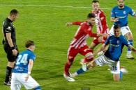 Două faze controversate în Farul - Sepsi: jucătorii lui Hagi, iertați de eliminare!