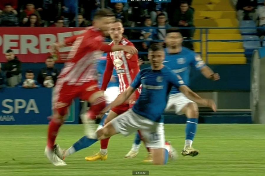 Două faze controversate în Farul - Sepsi: jucătorii lui Hagi, iertați de eliminare!
